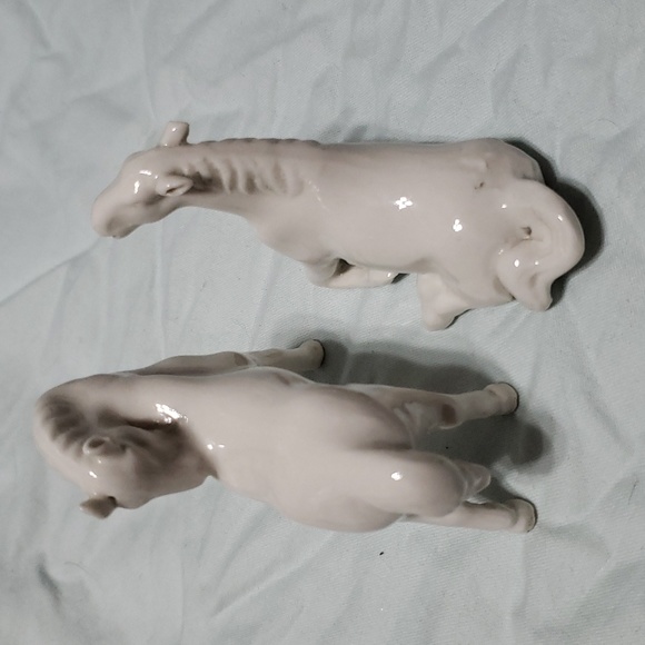 Blanc de Chine White Porcelain horse figurines, set of 2 - Picture 2 of 13